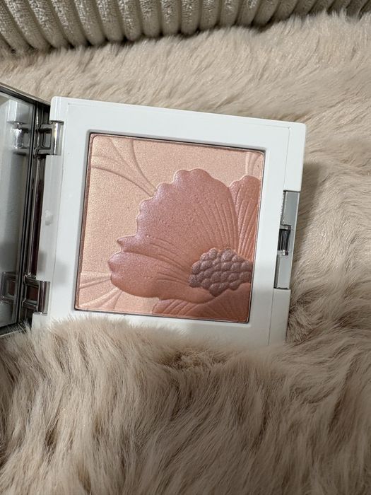 róż rozświetlający Clinique Fresh Bloom Allover