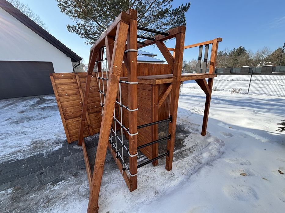 Drewniany plac zabaw nowy huśtawki ścianka domek