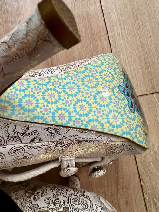 Buty Irregular Choice rozm 38 barwy złota i beżu