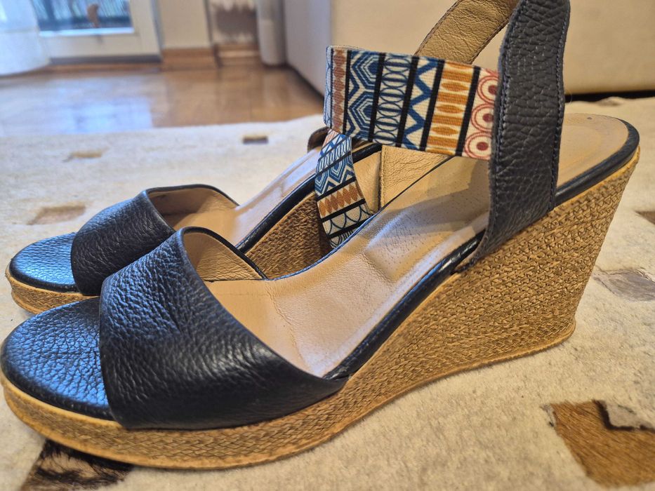 Sandały na koturnie Ryłko