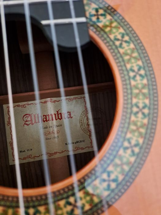 Vendo guitarra clássica Alhambra 11P