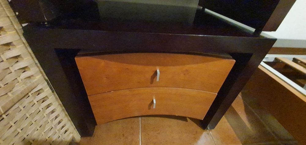 Oportunidade! Mobilia de Quarto em Madeira Maciça de Cerejeira