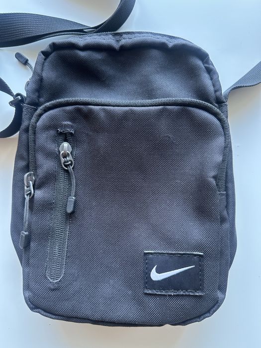 Saszetka Nike Core Small Items II