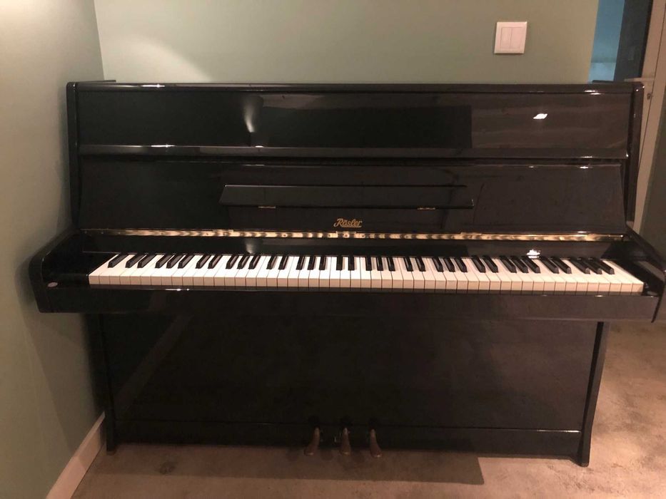 Piano Rosler em excelente estado