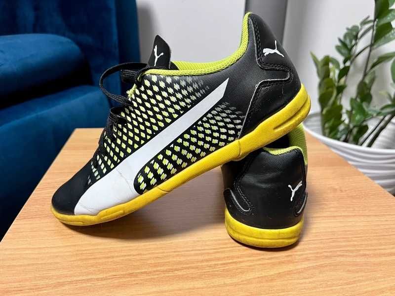 Buty do piłki halowej Puma roz. eur.39