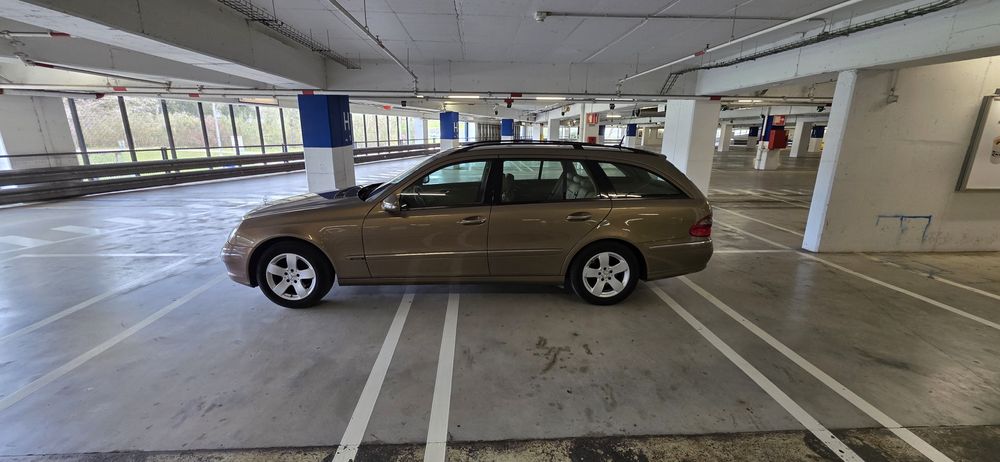 Vendo Mercedes-Benz E 200, fase 2, Versão T Elegance)  do ano 2008.