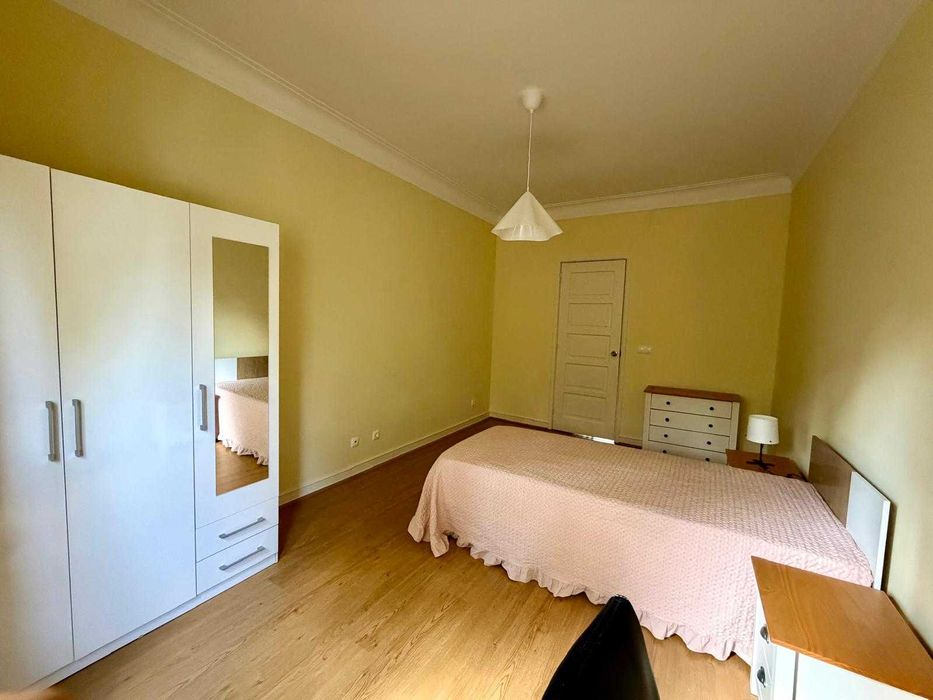 Quarto Individual | 14 m2 para estudantes universitárias | Alvalade / Av. de Roma | Despesas Incluídas | 575 euros
