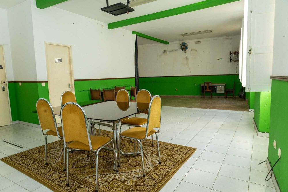 Arrenda-se Piso Inteiro com varanda e saguão