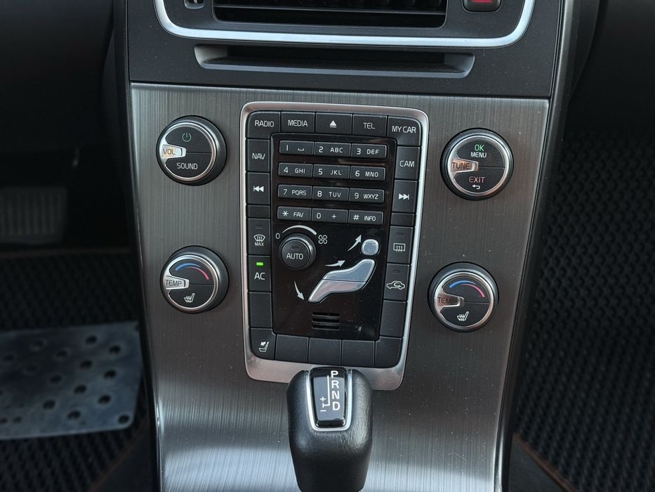 Volvo S60, 2011 року, 3.0 бензин, автомат, повний привід
