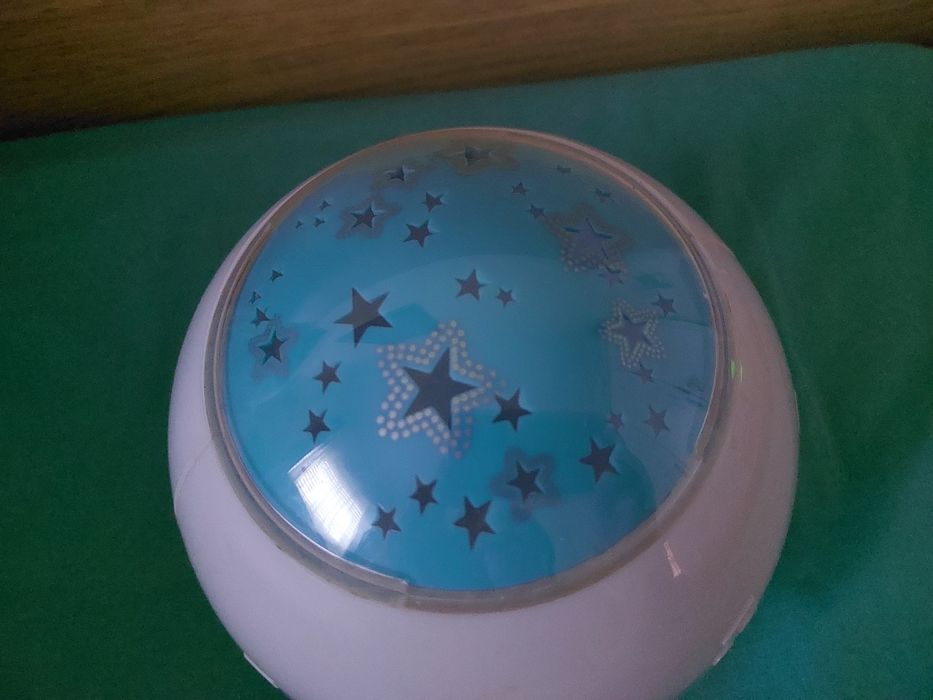 Luz presença com música e projetor da Chicco