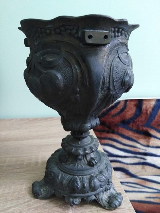 Підставка під гасову лампу