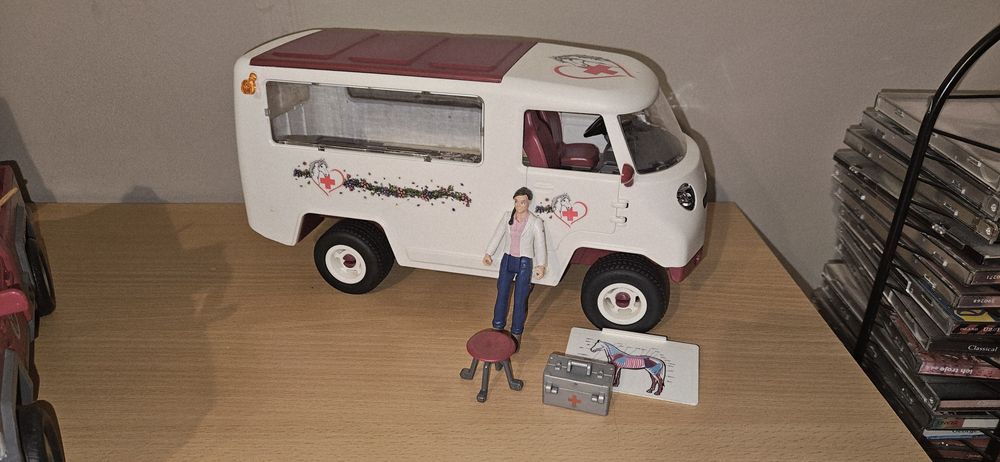 Schleich pojazdy Pick-up + Mobilna lecznica