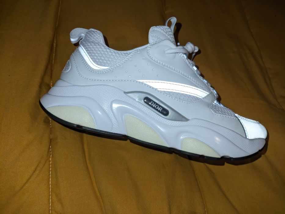 B22 dior white perfeito estado nunca usado
