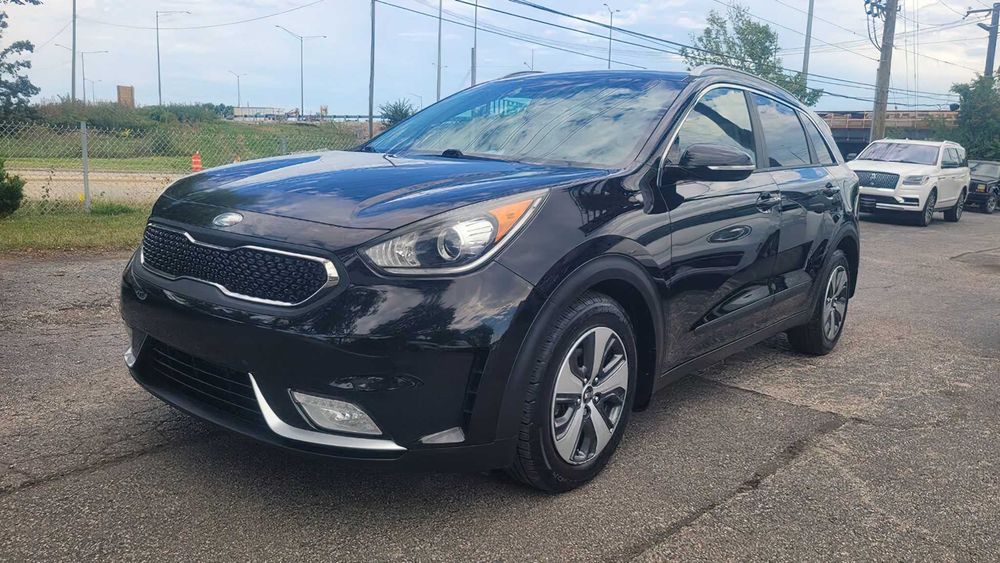 Kia Niro EX      2017