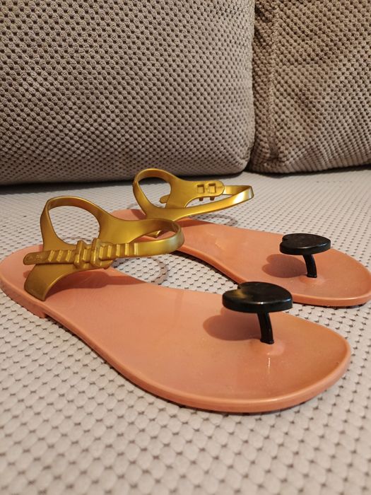 Босоніжки бренлу Zhoelala