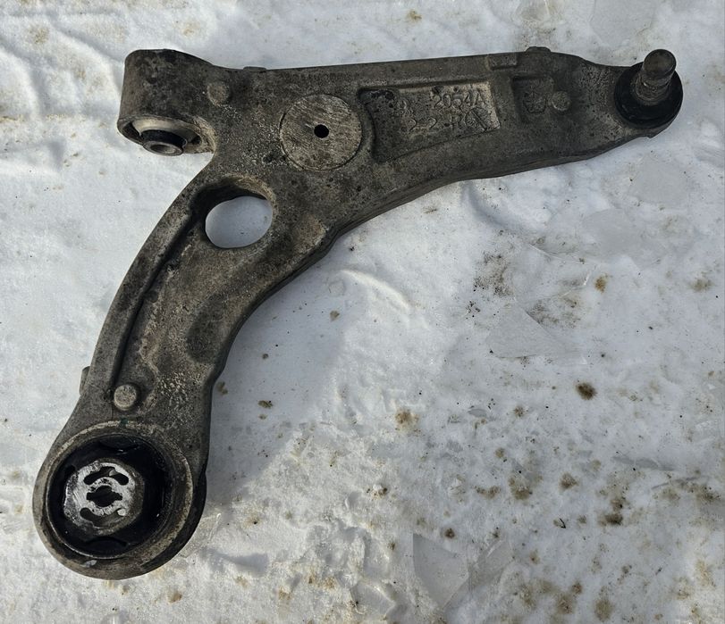 Оригінальний передній правий нижній важіль Chrysler 200