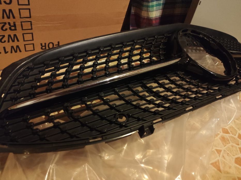 Vendo uma  grelha Mercedese uma gre