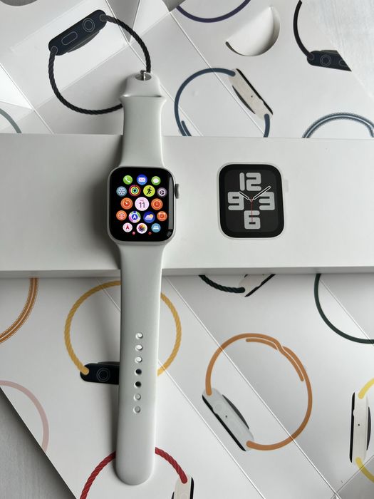 Apple watch SE 2, silver aluminium case 40 мм