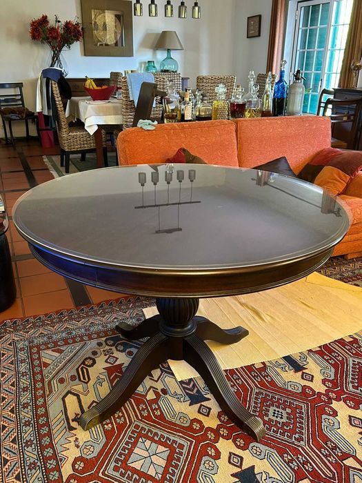 Mesa com tábua de acrescento, mais tampo acrílico