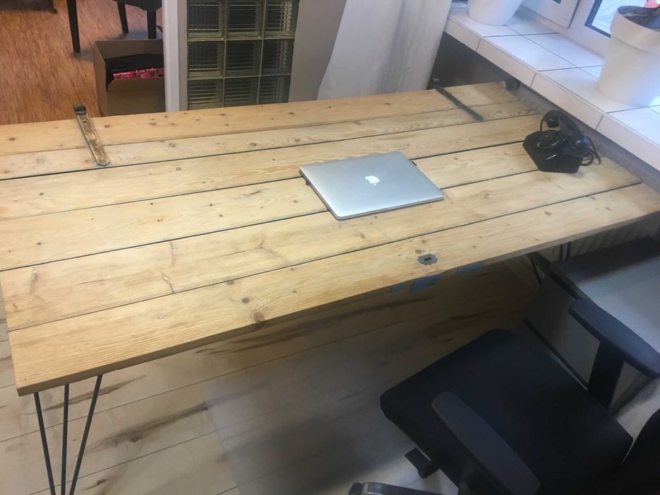 duży stół/biurko z drewnianych drzwi z okuciami