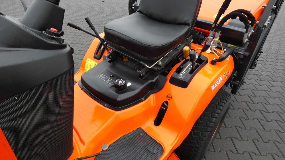 Traktorek kosiarka KUBOTA G26 Wysoki Wysyp (201001.3) Baras