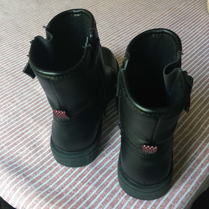 Importantes botas de cabedal, cor preta, da marca GEOX