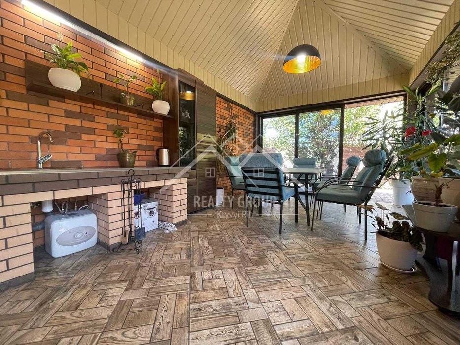 Продаж чудового будинку з ремонтом (район Дружба)