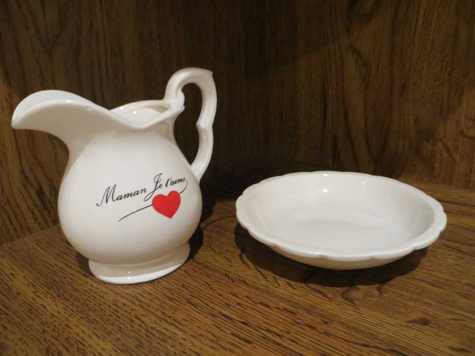 Jarro c/ lavanda em cerâmica, antigo, alusivo à Mãe