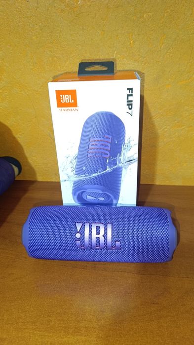 JBL flip7 фіолетовий особливий колір,і також JBL flip7синій колір.