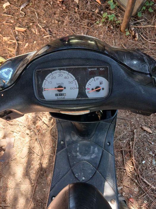 Скутер Suzuki Lets.