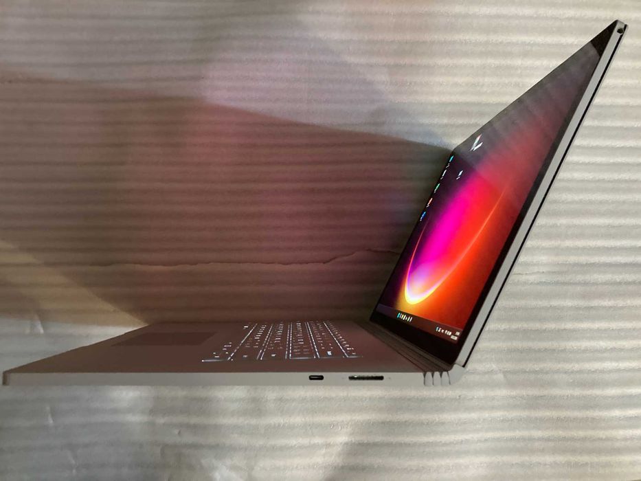 i7 — 16GB — 256 SSD — NVIDIA GTX 1060 6GB Microsoft Surface Book 2 15