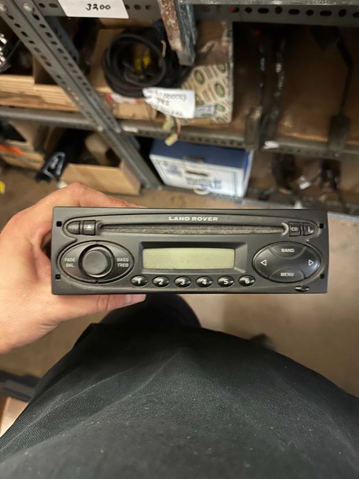Land Rover Defender Freelander Radio CD com código LR006199