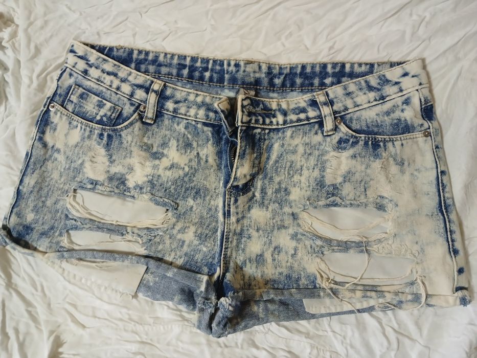 короткие сине белые шорты