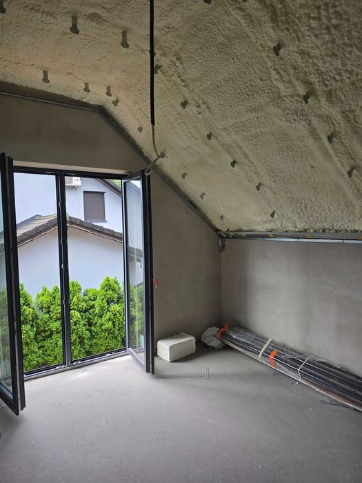 Ocieplenia poddaszy, dachów  - pianka PUR i wdmuch granulatów ŚLĄSK