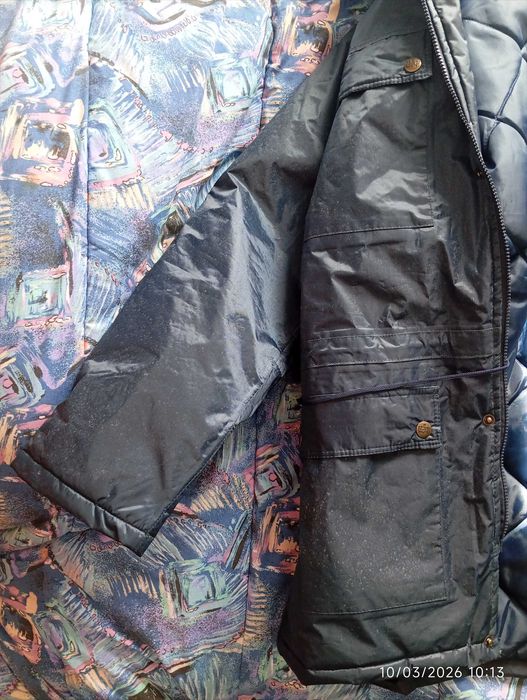 Parka acolchoada e impermeável com capuz