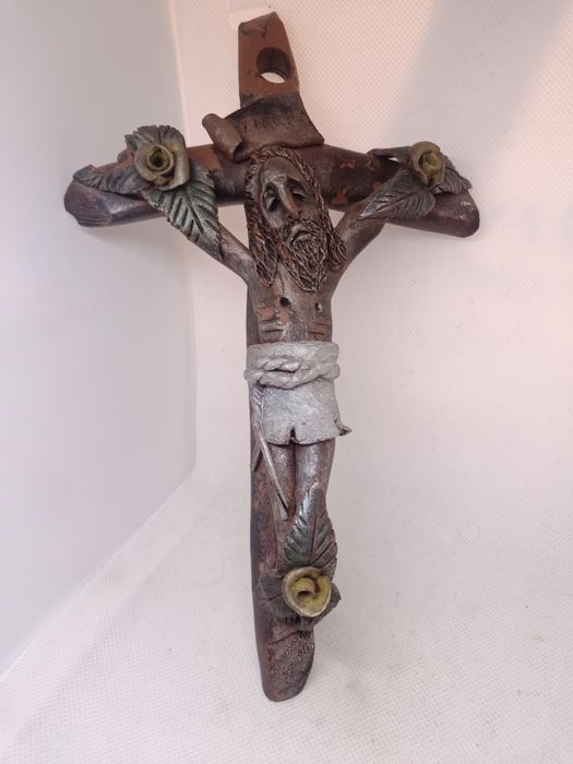 Crucifixo do escultor poeta Ernesto Silva nascido em 1938 em Alzezur