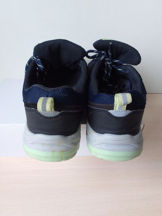 Кросівки WATERPROOF    42  розмір