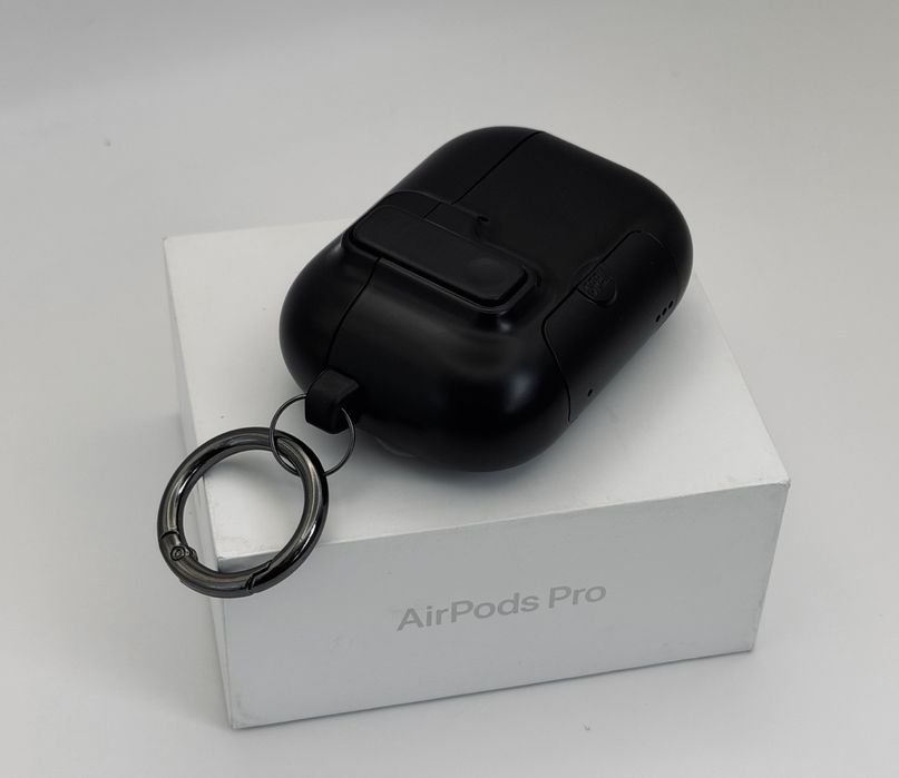 Чехол на AirPods Pro 3 Black, White, AirPods 4 White, противодарный, открывается автоматически кнопкой