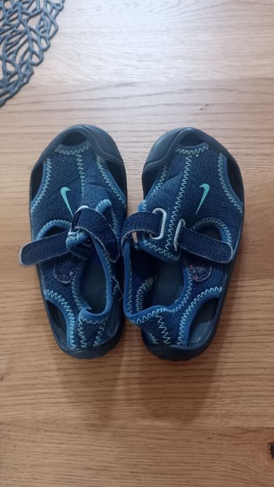 Sandałki Nike chłopięce 23