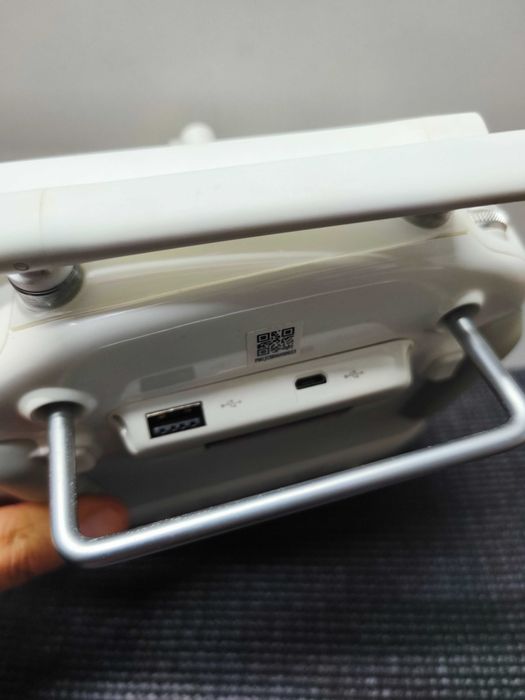 DJI Comando Phantom 3 (Adv e Pro)446591885326438404