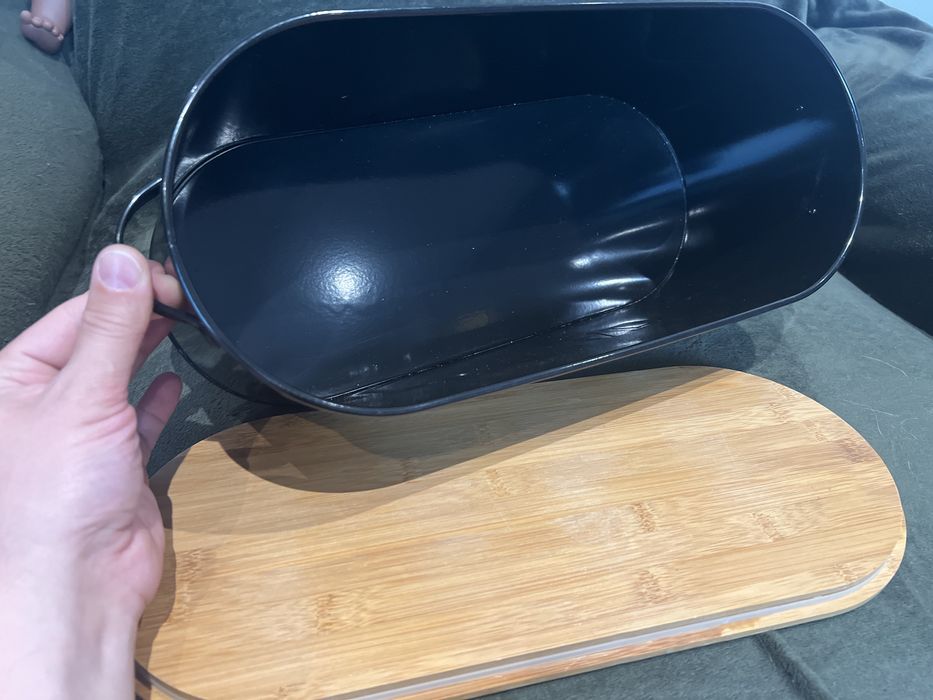 Продам стильну овальну хлібницю відомого британського бренду Russell Hobbs.