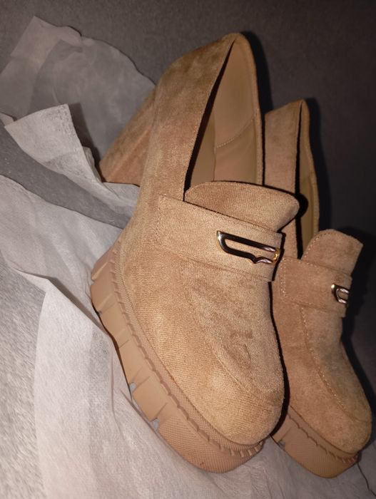 Buty damskie eleganckie mokasyny na obcasie 41