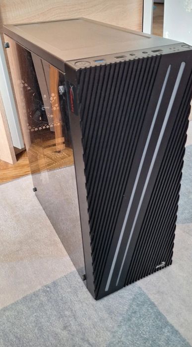 komputer bez karty graficznej oraz dysku