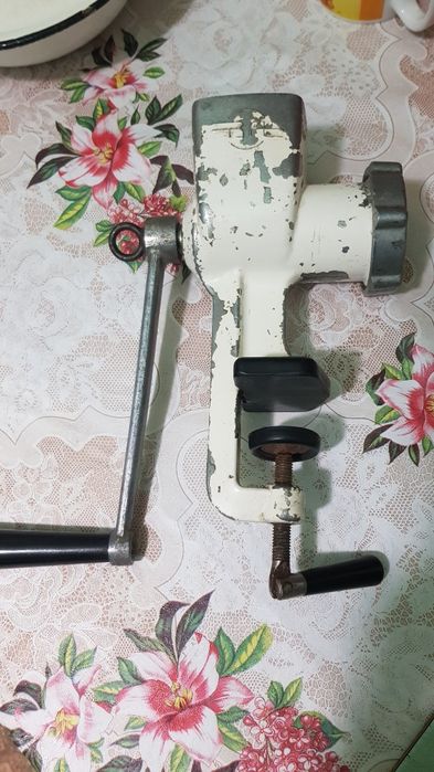 Продам Електро ‐Соковыжималку