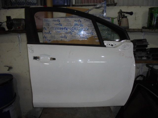 Porta frente direita PEUGEOT 208