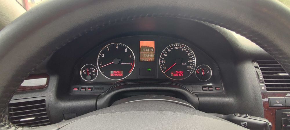 Audi A8 D2 2.8 V6 quattro
