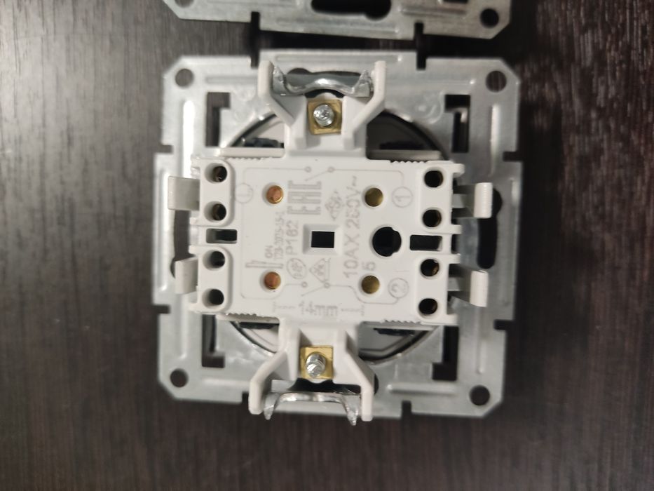 Вимикачі Schneider Electric Asfora