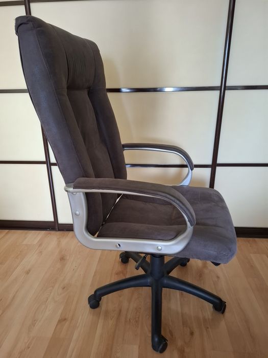 Продам офісне крісло