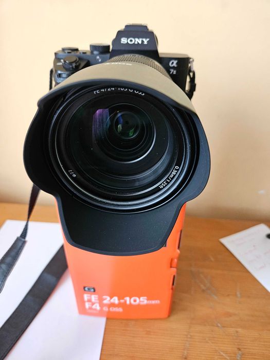Sprzedam Aparat Sony A7ii z obiektywem Sony FE4/24-105 OSS .