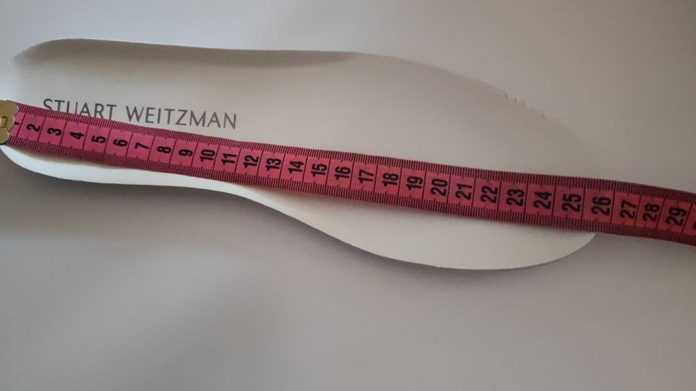 Продаю кроси"STUART WEITZMAN"40р.